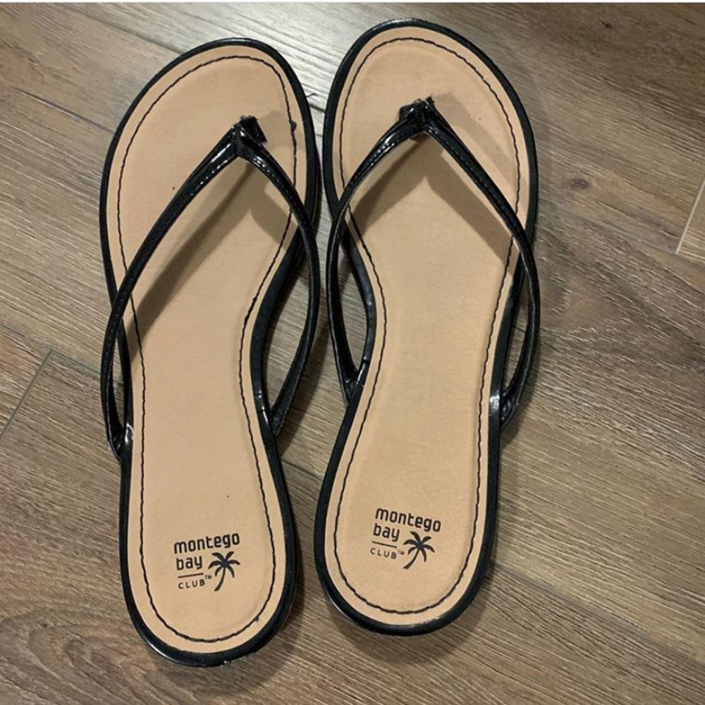 Black flip flops. NEVER WORN